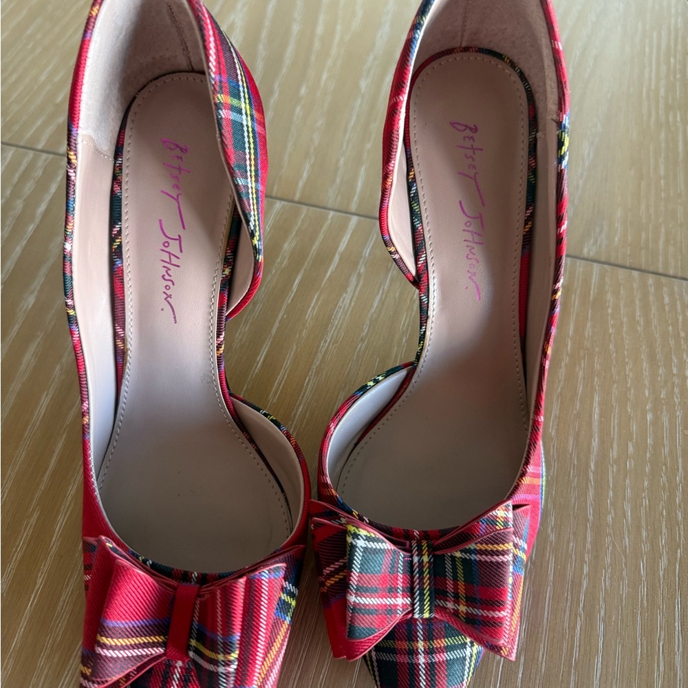 Betsey Johnson Vibrant Plaid Heels with Bow size 9
